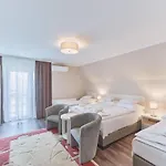 托卡耶尔康体酒店 3*